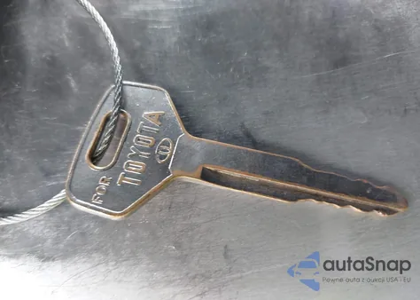 1988 Toyota Camry Dlx from USA, damaged, VIN JT2SV21EXJ0159084